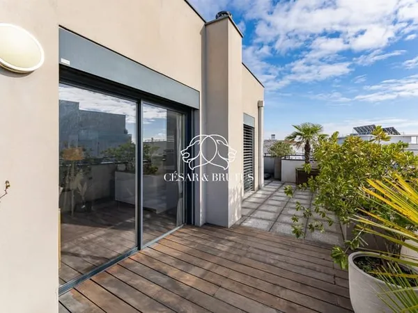 ATTIQUE EN DUPLEX AVEC TERRASSE