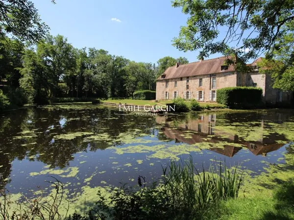 A VENDRE - Saulieu-Bourgogne- Château du XVIIIème siècle 8 hectares