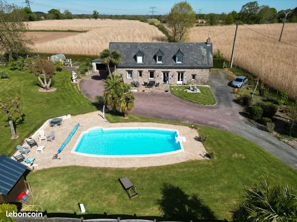 Superbe maison familiale en pierre à Ernée