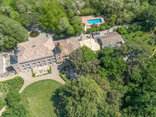 Château 20 pièces 1530 m²