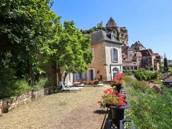 Au coeur de Beynac et Cazenac, l'un des plus beaux villages de France, vallée de la Dordogne - Périg