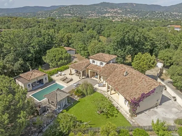 Maison 5 pièces 388 m²