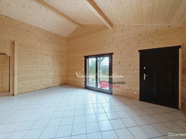 Maison en bois 3 pièces Terrain arboré et clôturé