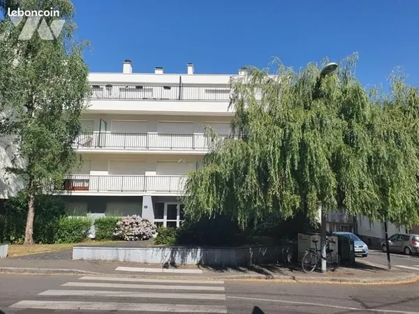 Local Divers 81 m² NANTES