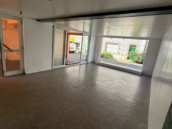 Local commercial 40m² - Bien rare centre Étel - Disponible immédiat