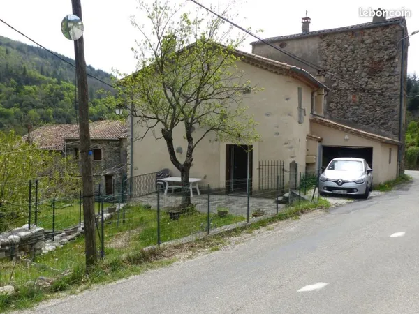 Maison T5 de 136m² avec garage et jardin