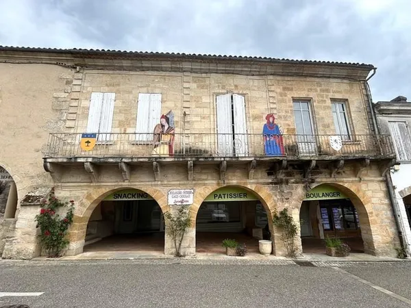 Immeuble de bourg avec habitation et local commercial
