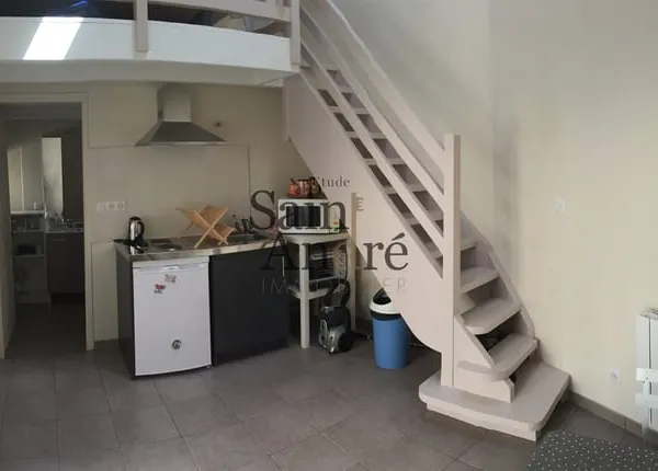 Studio d'env. 20M2 avec cour privative