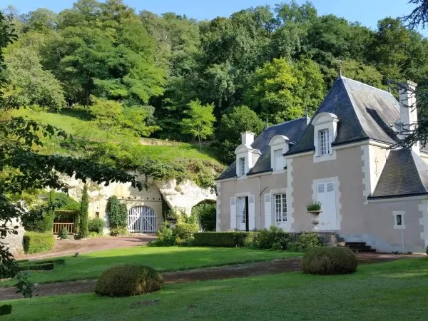 MANOIR D'EXCEPTION ET SES CAVES SOMPTUEUSES