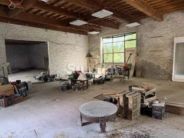 Local 2 pièces 460 m²