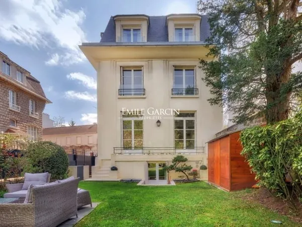 Maison 7 pièces 280 m²