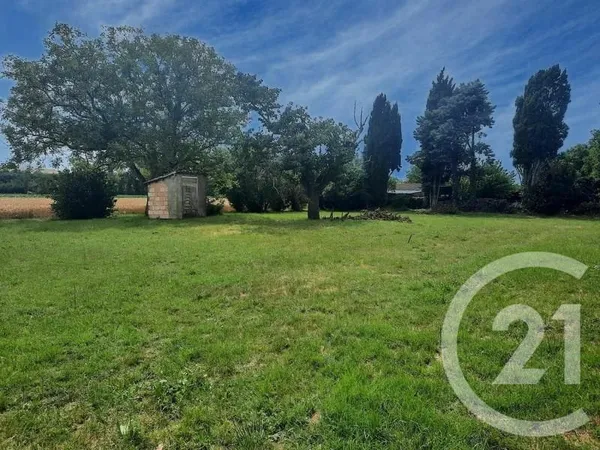 Terrain 702 m²