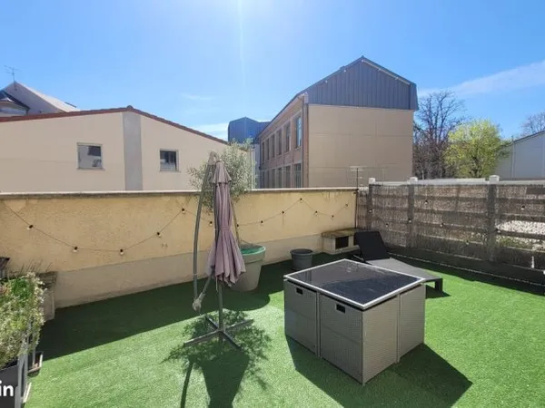 Appartement T4 avec terrasse, garage et cave