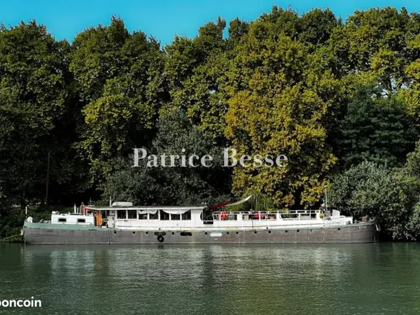 Péniche 200 m²