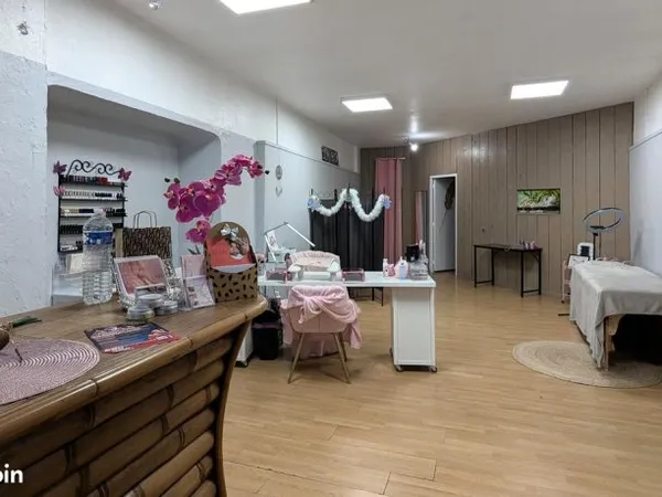 Local commercial 2 pièces 53 m2 - La Seyne-sur-Mer