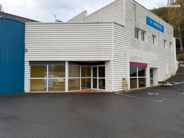 Location local commercial de 270m² - Avenue Ratier, Figeac