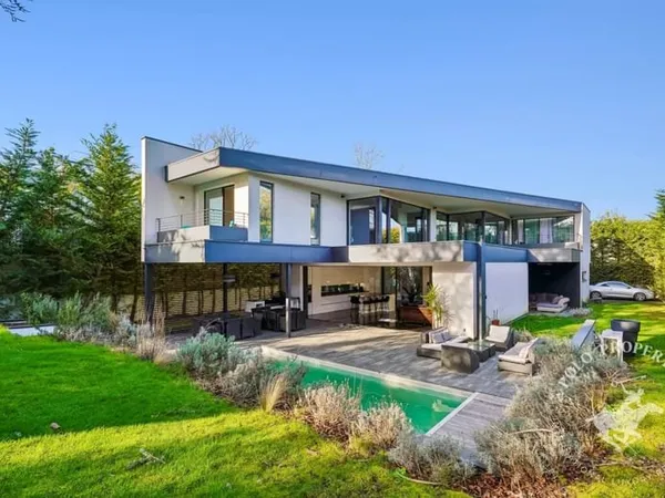 Villa d'Architecte avec piscine - Garches