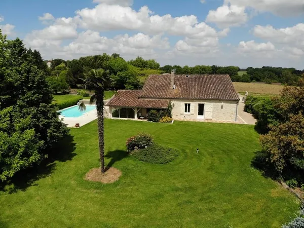 Belle Maison en Pierre avec Piscine et Grande Grange