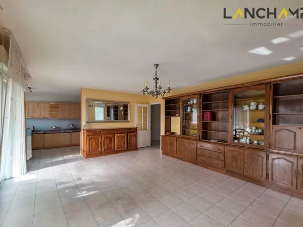Belley Appartement T4 lumineux avec terrasse et garages -