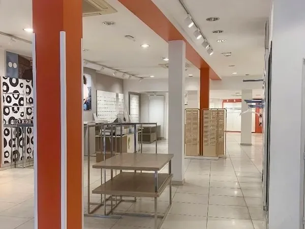 Local commercial 275 m² + réserve 90 m² - Centre-ville - Grande vitrine