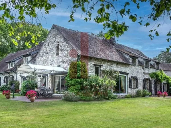 SUD FONTAINEBLEAU - VILLAGE DE CARACTERE - DEMEURE DE CHARME 335M² carrez avec JARDIN 2.075M² - SITE