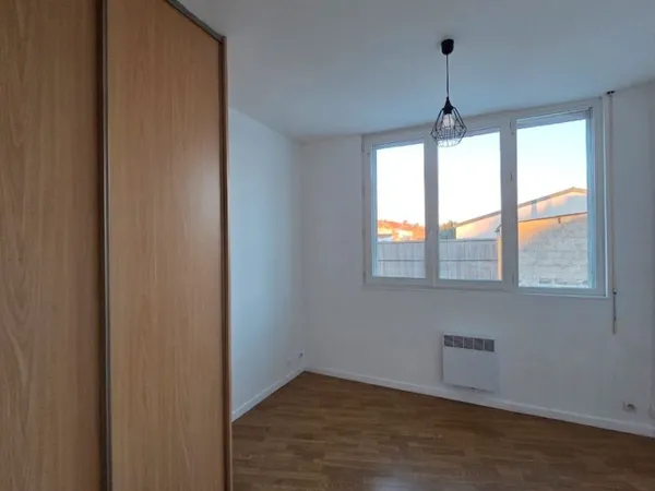Type 2 de plain-pied 45m2 refait à neuf