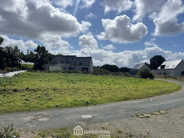 Terrain constructible - 823m² - Louannec