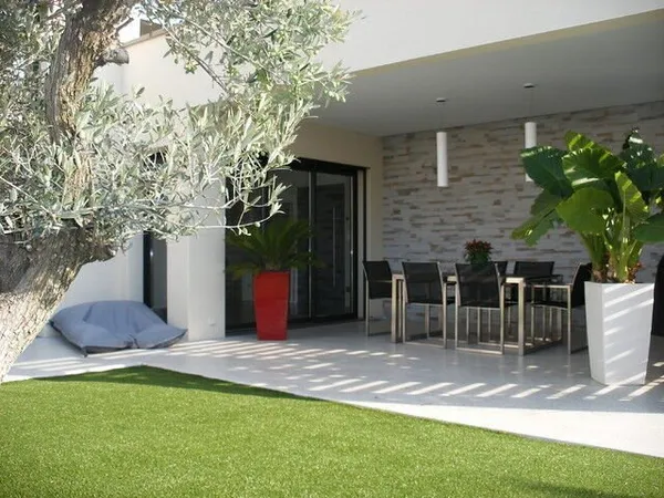 Spacieux type 2 avec jardin proche Borély