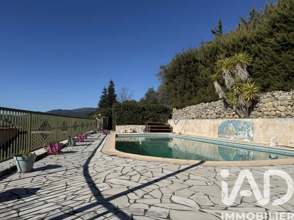 Maison 8 pièces 324 m²