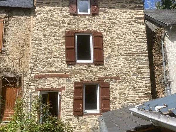 Maison de village + grange + grand jardin