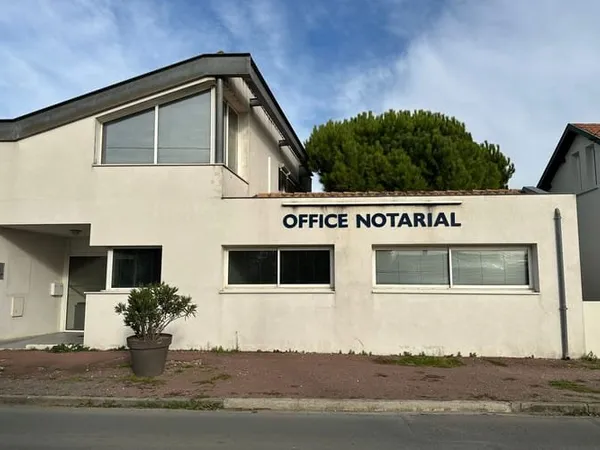 Bureau 8 pièces 223 m²