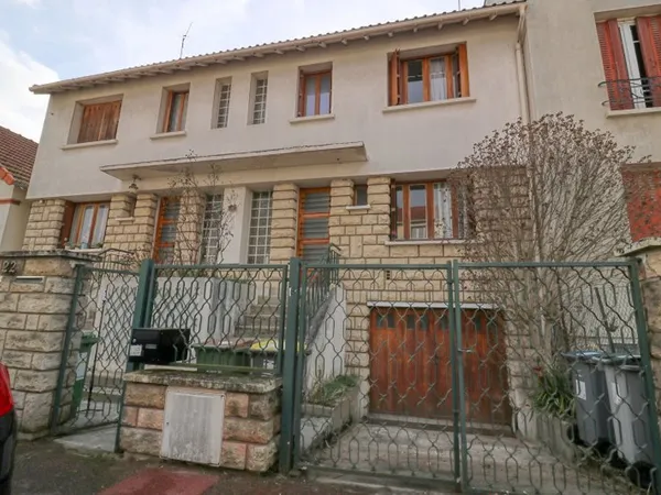Maison 5 pièces, 3 chambres + combles aménageables + sous-sol total