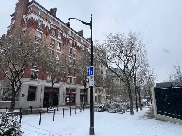 Boutique de 75M2 (+50M2 possible) avec appartement