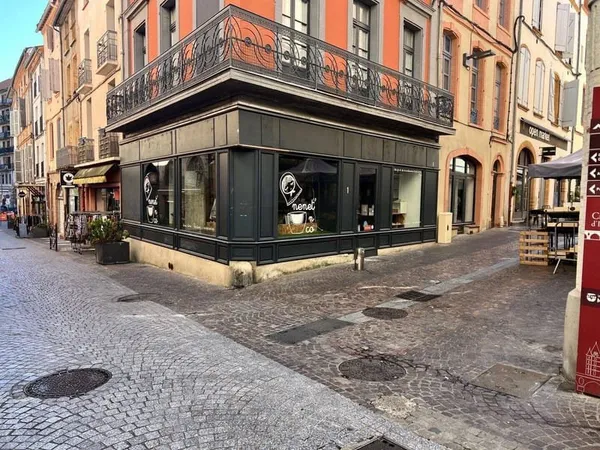 Local commercial 1 pièce 65 m²