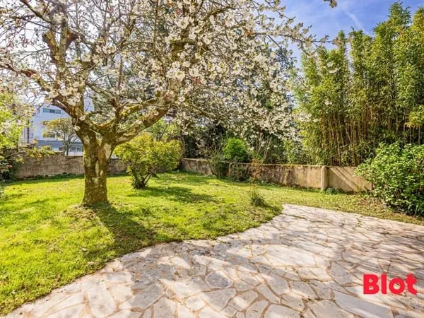 Belle opportunité ! Jolie parcelle de 260 m² environ exposé Sud-Ouest
