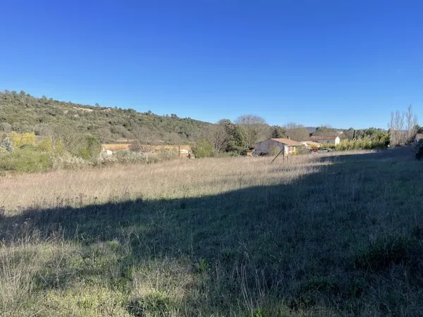 Terrain 3748 m²