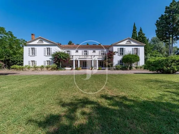 Domaine avec 2 maisons à vendre à Arles, entre Alpilles et Camargue