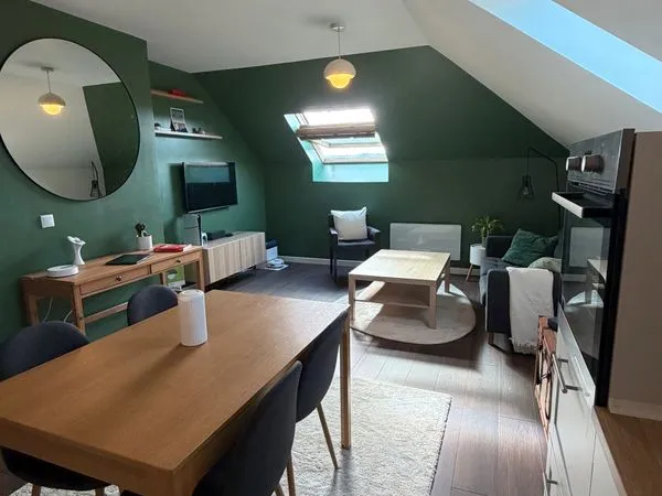 🏠 Charmant 2 pièces lumineux — 50 m² au sol— Dernier étage avec parking