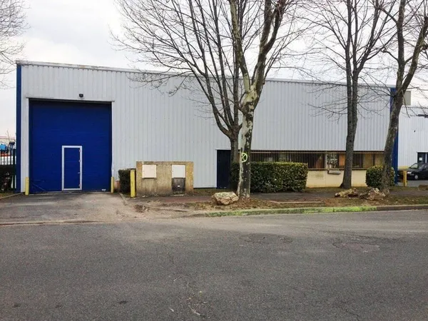 Local d'activité 825 m²