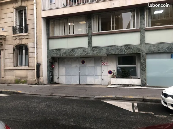 Parking 30 rue de Chazelles