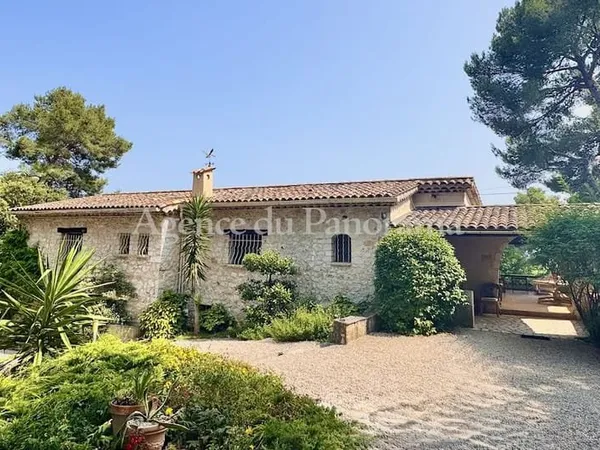 Villa 9 pièces 273 m²