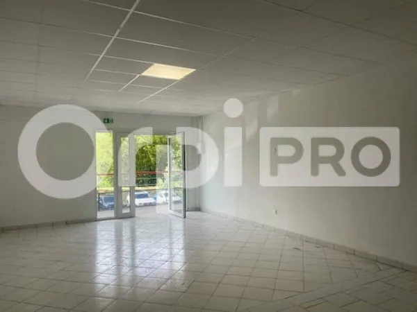 Bureau 75 m²