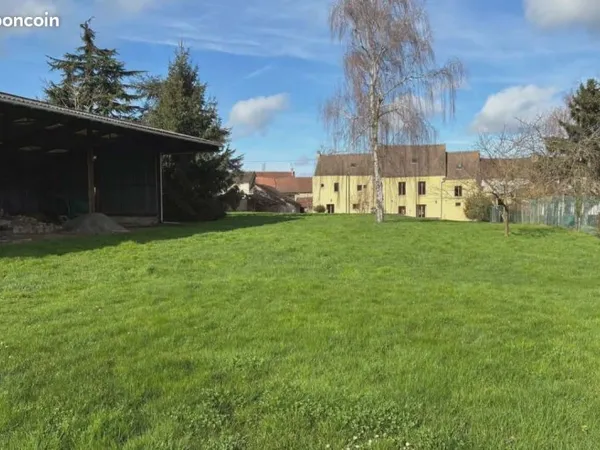 Maison familiale de 9 pièces avec dépendances à JAGNY SOUS BOIS