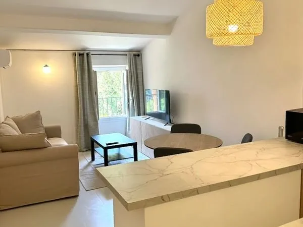 Appartement T2 meublé Cogolin avec piscine (mai-octobre)
