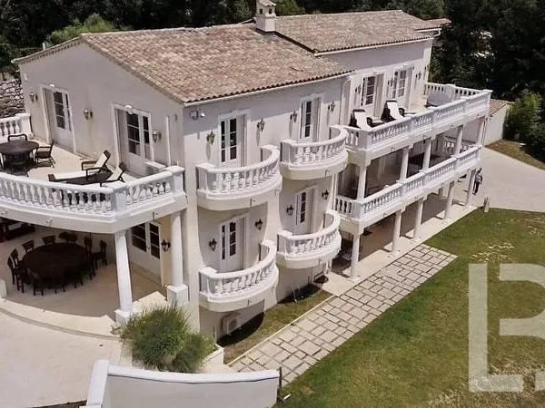Villa 11 pièces 385 m²