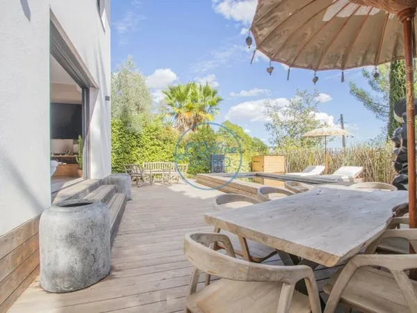 Superbe villa contemporaine avec piscine et vue dégagée - So