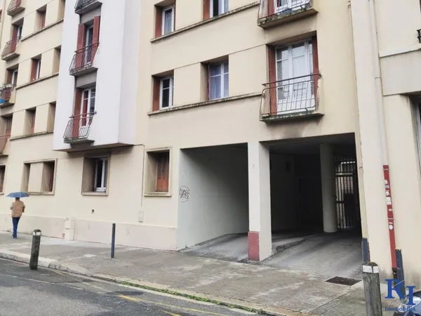 Stationnement Location Grenoble   90€