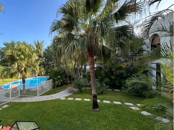 Studio avec varangue, piscine et parking - Idéal investissement