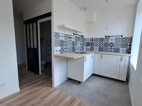 À louer : T1 rénové, lumineux et moderne de 28 m² avec chambre séparée