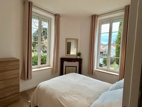 Charmant appartement meublé de standing F2 - 44 m2 avec parking, jardin et cave